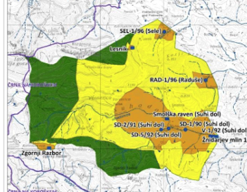 Različne stopnje varovanja vodnega  vira obarvane z različno barvo. Slika prikazujejo razmejitev enega od območij varovanja vodnih virov v mestni občini Slovenj Gradec