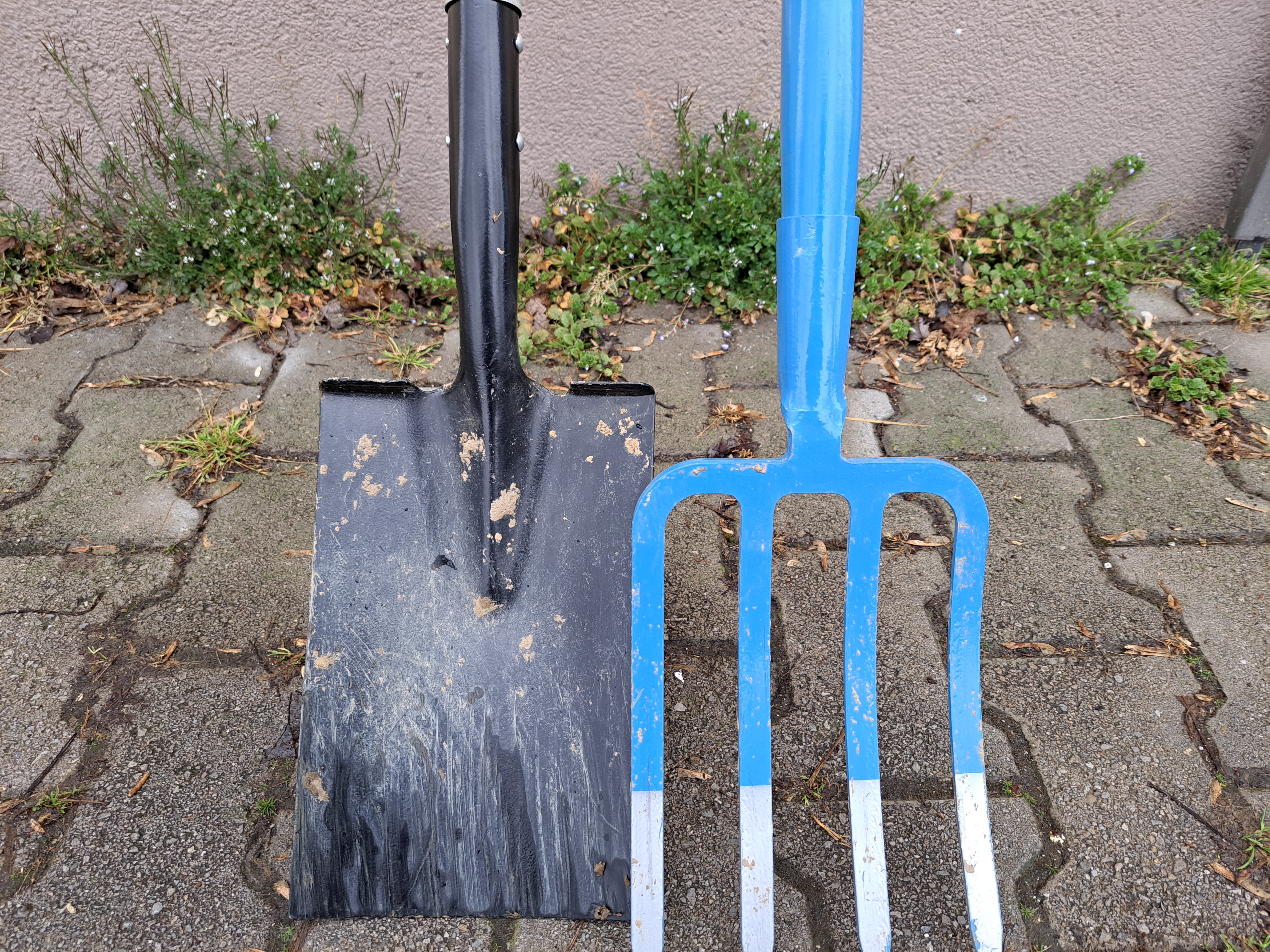 Lopata in vile za prekopavanje tal - nepogrešljivo vrtnarsko orodje, foto: Igor Škerbot